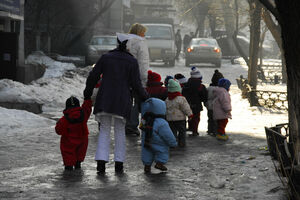 Очередь стоит, годы - идут