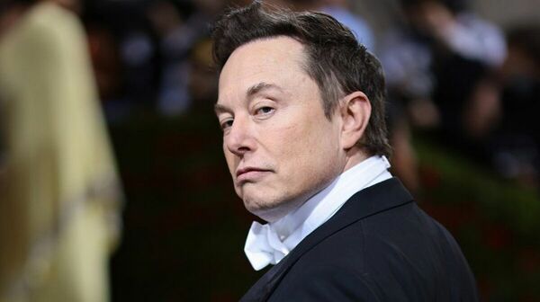 Срывает маски