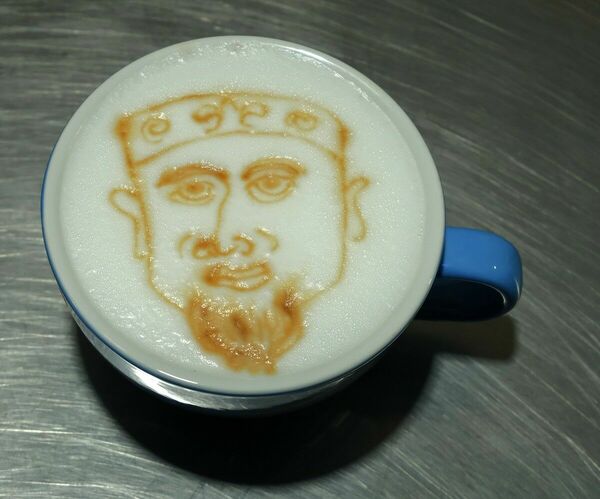 А из чашки смотрит Абай