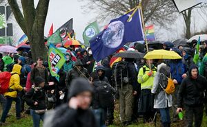 Ну, за Розу Люксембург, Мали, Донбасс и сектор Газа!