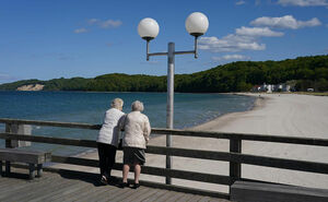 Каждый пятый на пенсии мечтает уехать за границу