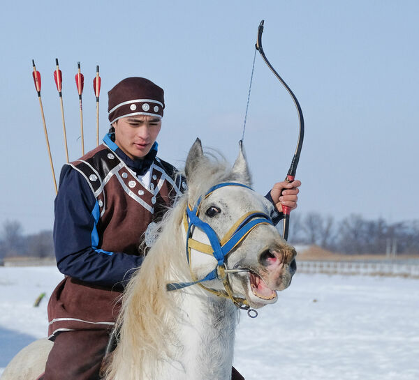 Коней седлают настоящие мергены