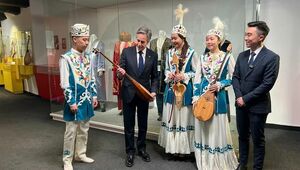 Госсекретарь США Энтони Блинкен посетил Казахский национальный университет искусств