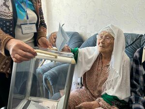 104-летняя избирательница отдала свой голос