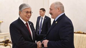 Высоко ценю наши дружественные отношения — Лукашенко поздравил Токаева