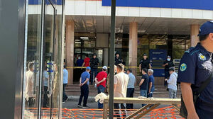 Задержан захватчик и освобождены заложники из отделения банка Kaspi в Астане