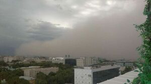 Жуткий ветер с пыльной бурей накрыл Алматы