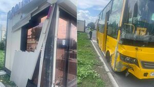 Маршрутный автобус врезался в модульный пост полиции в Семее