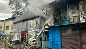 Локализован крупный пожар на складах Алматы