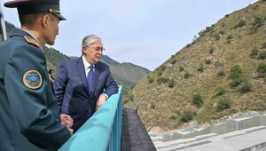 Токаев посетил селезадерживающую плотину «Аюсай» в Алматы