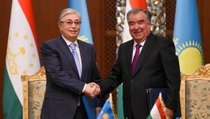 Рахмон посетит Казахстан с рабочим визитом