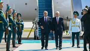 Рахмон прибыл с рабочим визитом в Астану