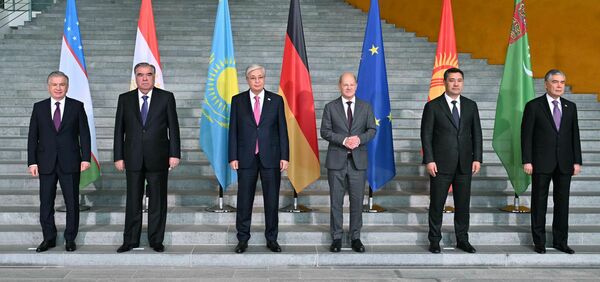Лидер Казахстана принял участие во встрече глав государств Центральной Азии с Канцлером Германии Олафом Шольцем