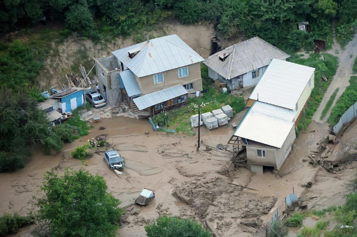 Вода гору точит