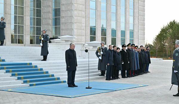 Токаев принял участие в церемонии поднятия Государственного флага