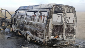 Перевозивший детей на олимпиаду автобус полностью сгорел в Костанайской области
