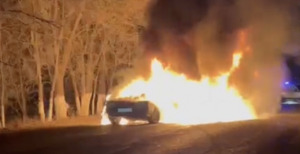 Два автомобиля сгорели при столкновении на трассе Алматы-Коргас