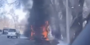 Пассажирский автобус сгорел в Алматы