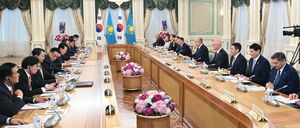 Касым-Жомарт Токаев провел переговоры с президентом Южной Кореи в расширенном формате