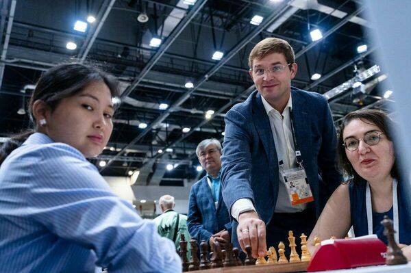 Шахматные принцессы на серебряном коне