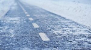 Движение ограничили в двух областях из-за непогоды в Казахстане