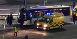 Водитель и пассажиры пострадали после столкновения автобуса со столбом в Астане