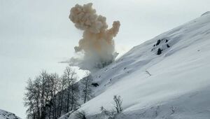 Более 1,3 тыс. кубометров снега сошло при профспуске лавин на трассе в ВКО