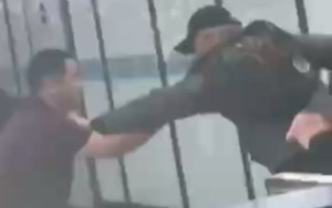 Обезвредившего нападавшего в аэропорту Алматы наградили медалью