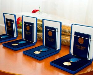 Токаев поручил упорядочить ведомственные награды