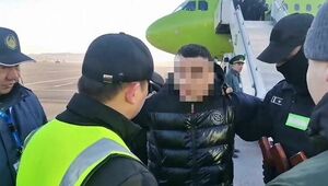 Находившийся в розыске почти 10 лет задержан сразу после выхода из самолета в ВКО