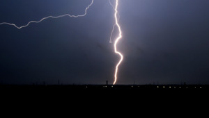 Удар молнии в подстанцию привел к отключению электричества в ряде улиц в Павлодаре