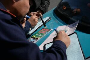 В Казахстане лишают прав и помещают под арест за прикрытые номера на авто