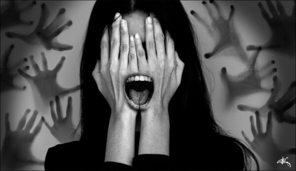 Она боится ночи