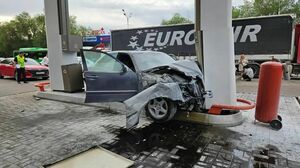 Lexus врезался в АЗС в Алматы