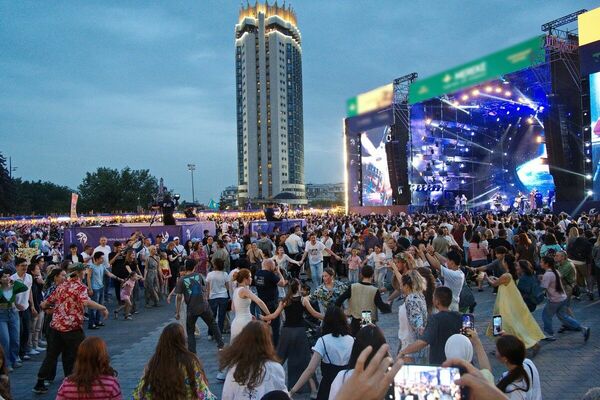 Музыка народная, исполнители - современные