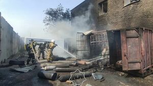 20 баллонов с газом вынесли пожарные из огня в Карагандинской области