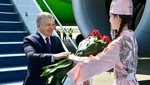 Мирзиеев прибыл в Казахстан на саммит «Центральная Азия – Китай»