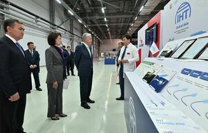 Президент осмотрел выставку столичных предприятий, выпускающих изделия медицинского назначения