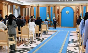 Токаев наградил работников СМИ