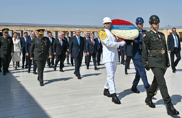 Глава государства Касым-Жомарт Токаев посетил мавзолей Мустафы Кемаля Ататюрка