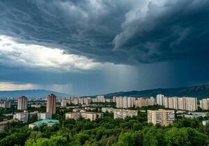 Дожди и грозы ожидаются в понедельник в Астане и Алматы, в Шымкенте без осадков