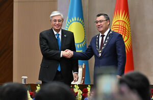 Глава государства наградил Президента Кыргызской Республики Садыра Жапарова орденом «Алтын Қыран»