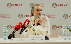 Подносите Елене побольше бауырсаков!