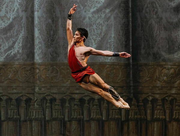 Экспрессивный азиат