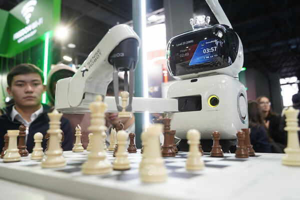 ИИ вновь продолжается бой