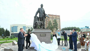 В память о великом сыне