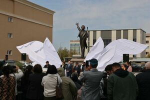 Президент направил поздравление по случаю открытия памятника Нургисе Тлендиеву