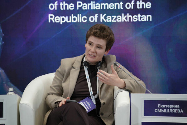 "ИИ-чиновник? А потом он зарплату попросит и в отпуск пойдёт"