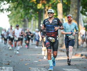 Он бежал - друзья болели