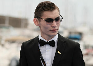 Везде успел